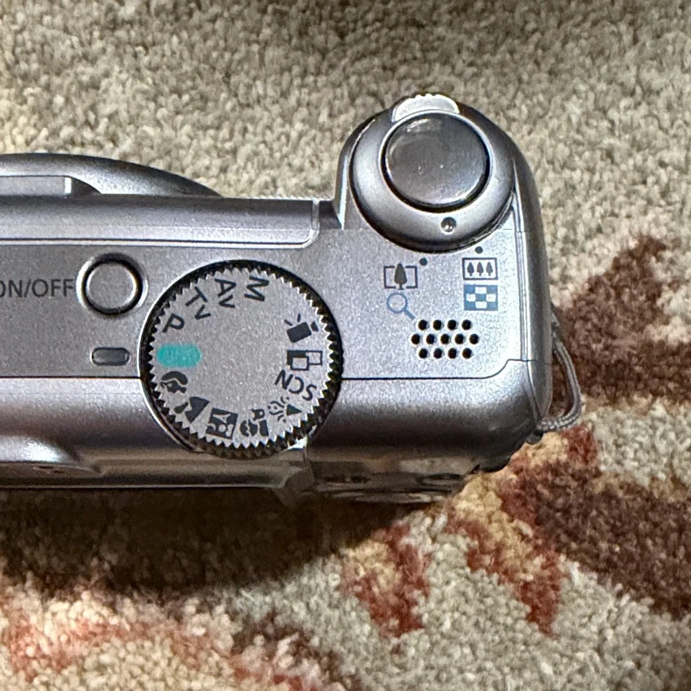 Canon powershot A720 IS. 8.0 mega pixels, 6x optical zoom
